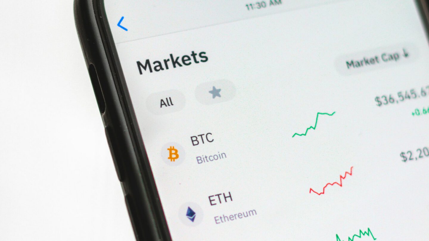 Criptoactivos y plataformas: qué revisar antes de depositar